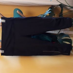 Lululemon black crop reflective mesh - HOLE